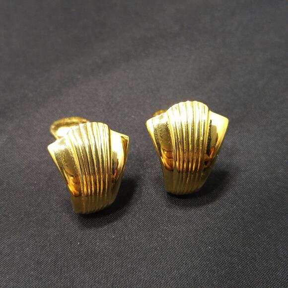 Kenneth Jay Lane Gold Plated Shell Clip On Earrings 1990s Vintage Jewelry KJL - Picture 4 of 10